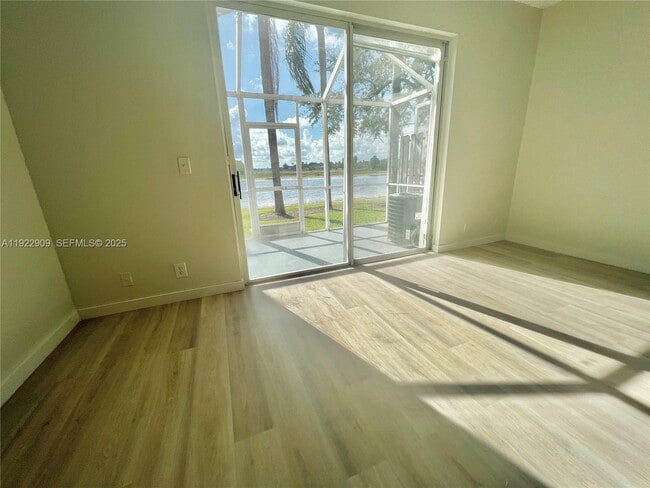 Foto del edificio - 1816 Salerno Cir