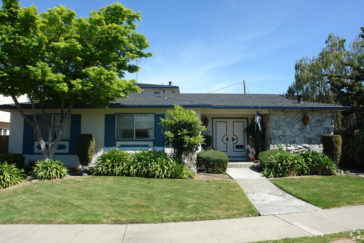 Building Photo - 840 Opal Dr