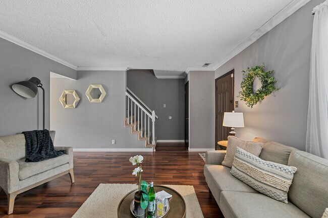 Foto del edificio - 43 Park Charles Blvd S