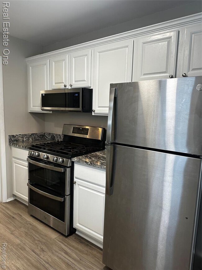 Foto del edificio - 38 Kenyon Dr