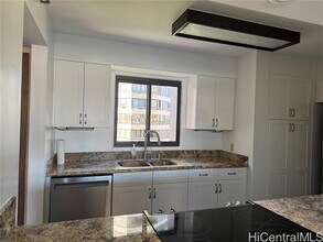 Building Photo - 581 Kamoku St