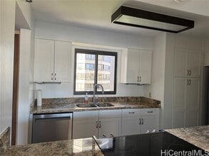 Building Photo - 581 Kamoku St