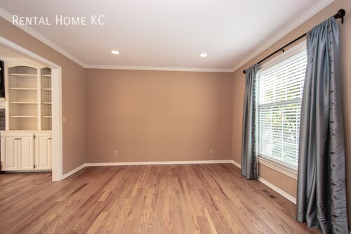 Building Photo - 10509 Ballentine-
