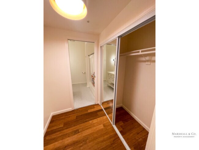 Foto del edificio - NEW LISTING! REMODELED STUDIO ONLY STEPS A...