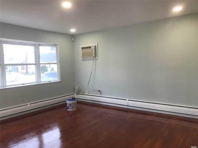 Building Photo - 66 Nassau Ave