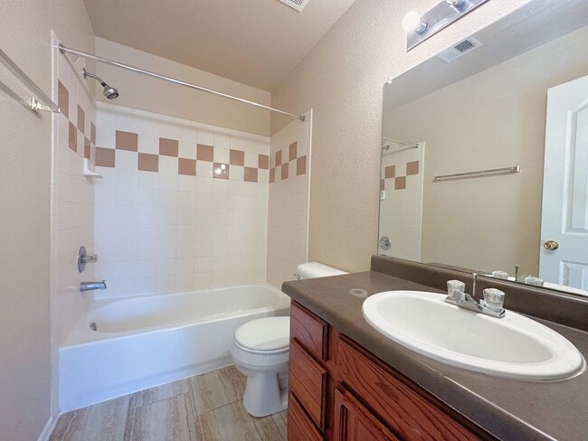 Foto del edificio - Eastside 3 Bedroom 2 Bath