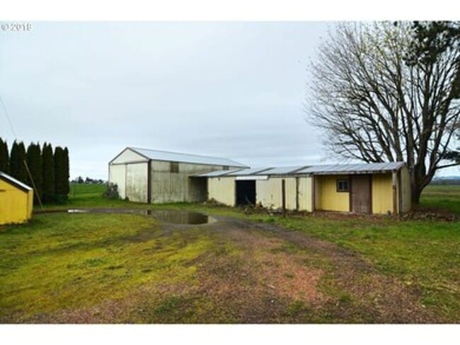 Building Photo - 3 Bedroom, 2 Bath, 1344 sf Home with Shop and Workshop in the Country!