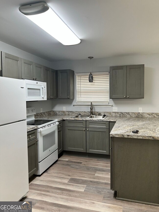 Building Photo - 136 Hamilton Dr