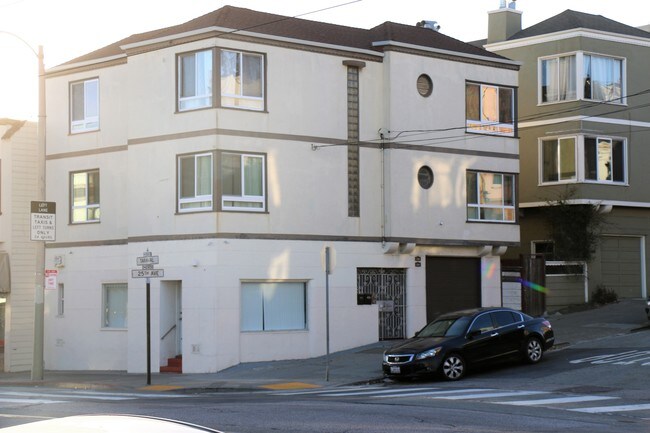 Building Photo - 2395 25th Ave