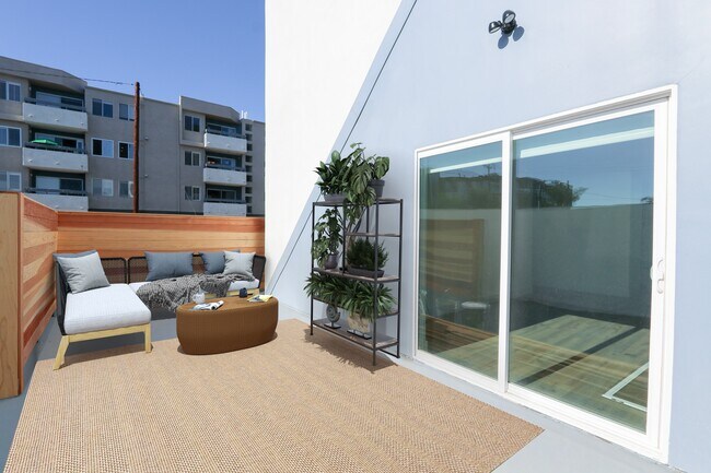 Foto del edificio - 3701 Hughes Ave