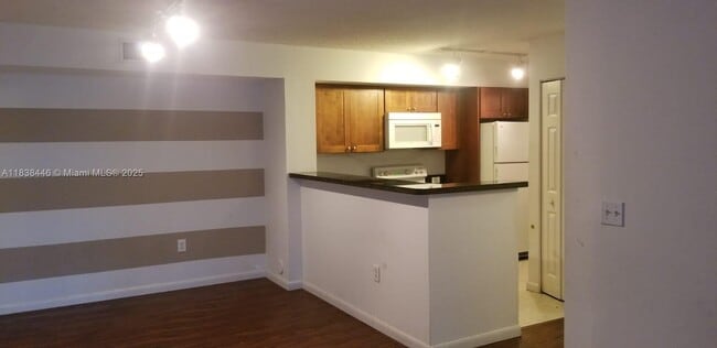 Foto del edificio - 11145 SW 6th St