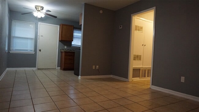 Foto del edificio - 604 Wilson Rd