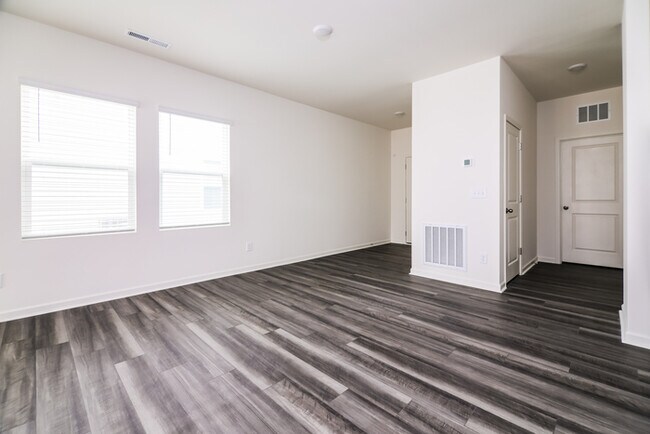 Foto del edificio - Fantastic 4bd/3ba home! Coming soon!