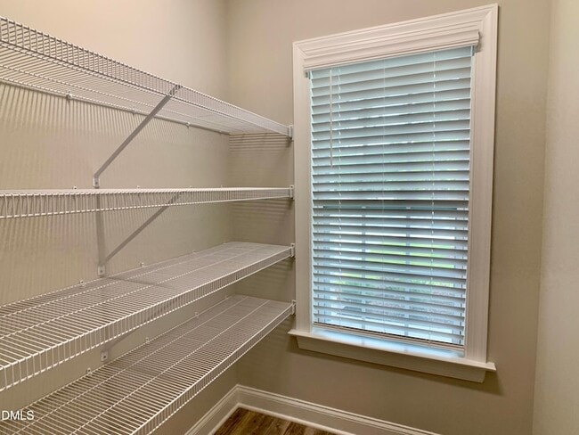 Foto del edificio - 672 Barneswyck Dr