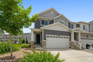Building Photo - 15327 Tarawa Dr