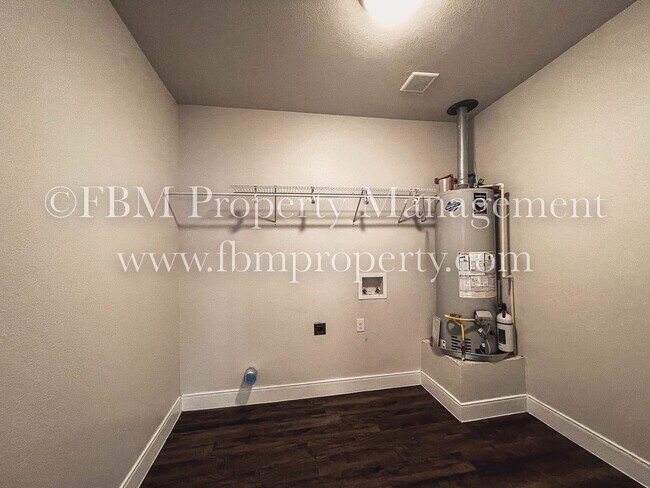 Foto del edificio - 104 Sunset Circle - Beautiful 4 Bedroom, 2...