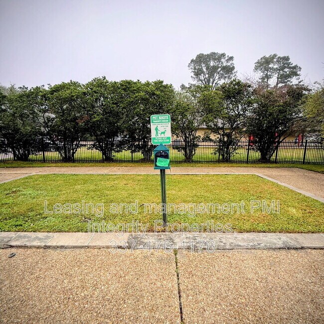 Foto del edificio - 7324 Menlo Dr