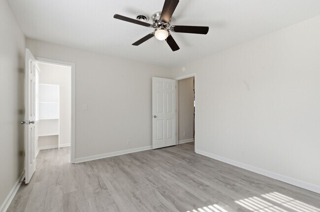 Foto del edificio - 212 Old Columbia Rd