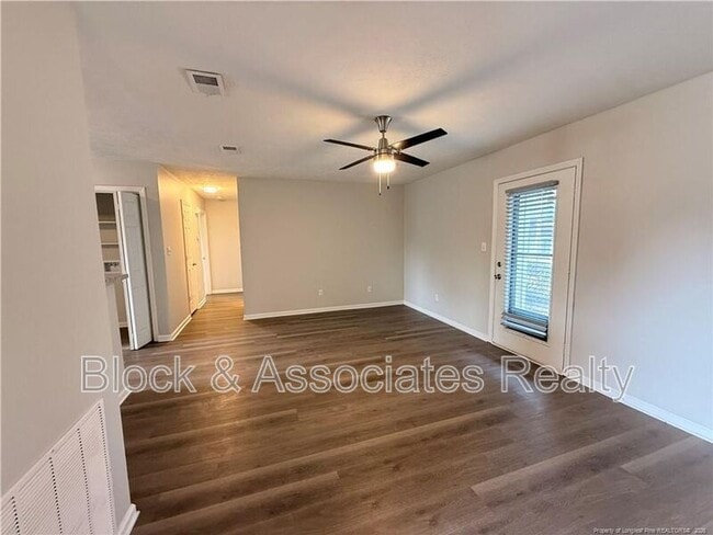 Foto del edificio - 4924 Cameron Rd