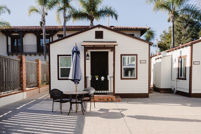 Foto del edificio - **$1000 off first month's rent – Don't Miss Out! Charming Old Town Casita – 1 Bed / 1 Bath**