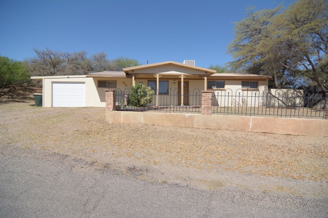 Primary Photo - Charming Brick Construction 3 Bedroom 2 Ba...