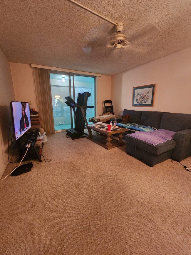 Foto del edificio - 5851 NW 62nd Ave