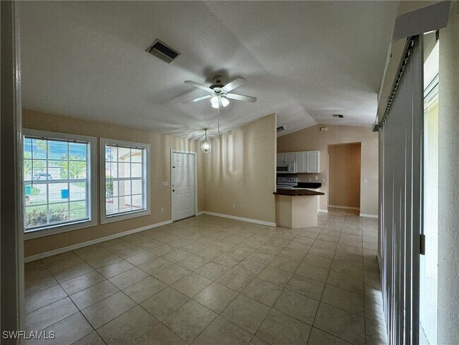 Foto del edificio - 2732 NE 7th Pl