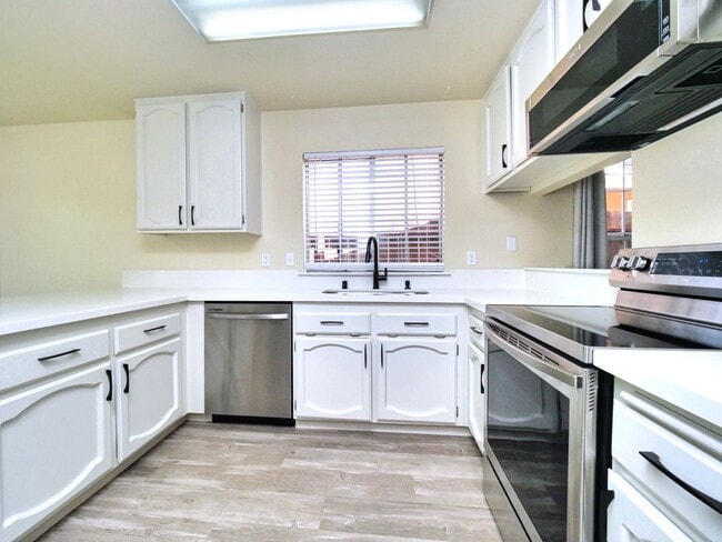 Building Photo - Cozy 2bed 1 bath South Natomas home availa...