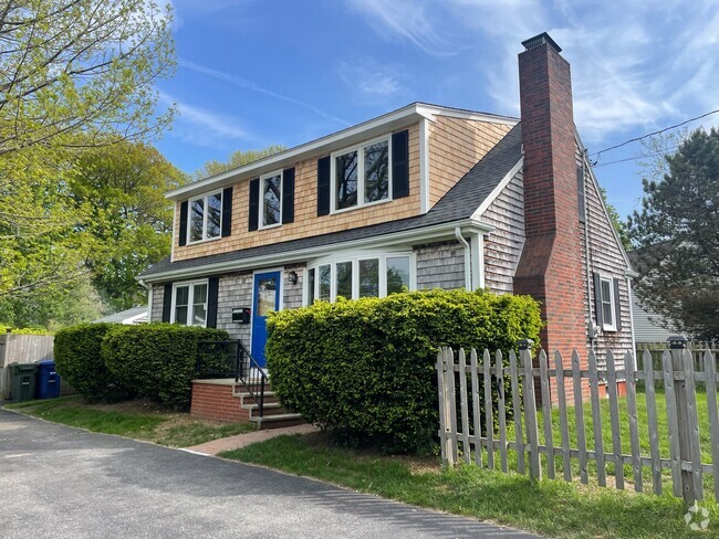 Building Photo - 56 Willow St