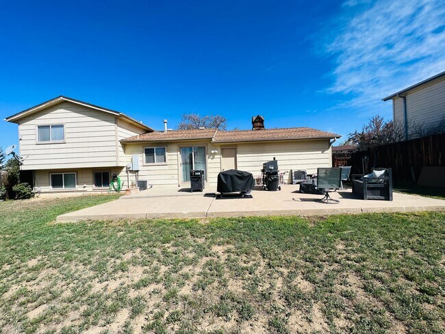 Building Photo - Showings start on 7/10/25 - Great 3 BR 2 b...