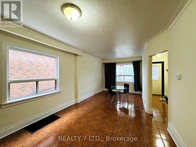 Building Photo - 241 Dunraven Dr