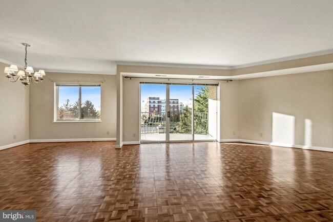 Foto del edificio - 1250 S Washington St