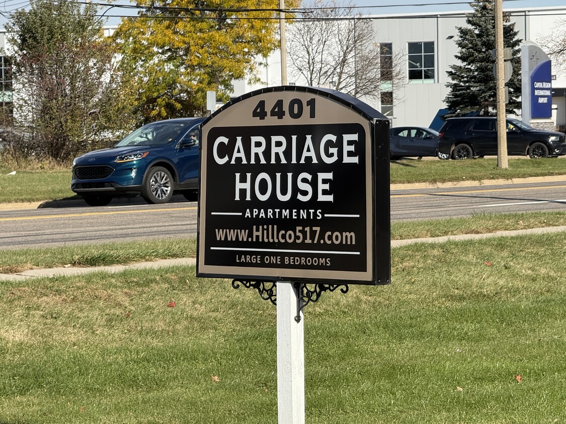 Building Photo - Carriage House Apartments