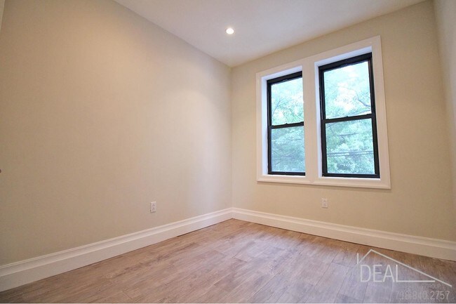Building Photo - 10213 Corona Ave