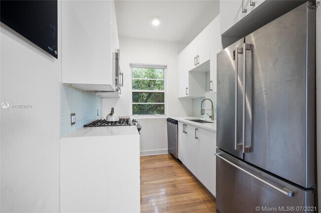 Building Photo - 935 10th St