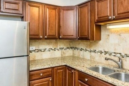 Kitchen - 3620 N Pine Grove Ave