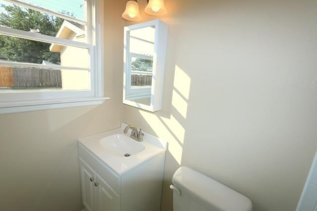 Building Photo - Fantastic Updated Home