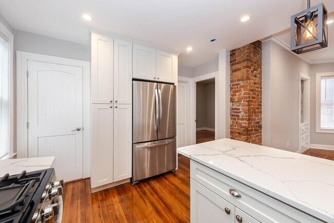Foto del edificio - 263 E Cottage St