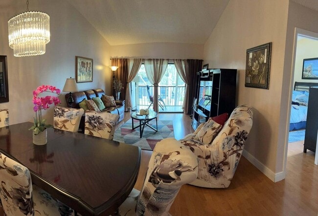Foto del edificio - 7855 Willow Spring Dr