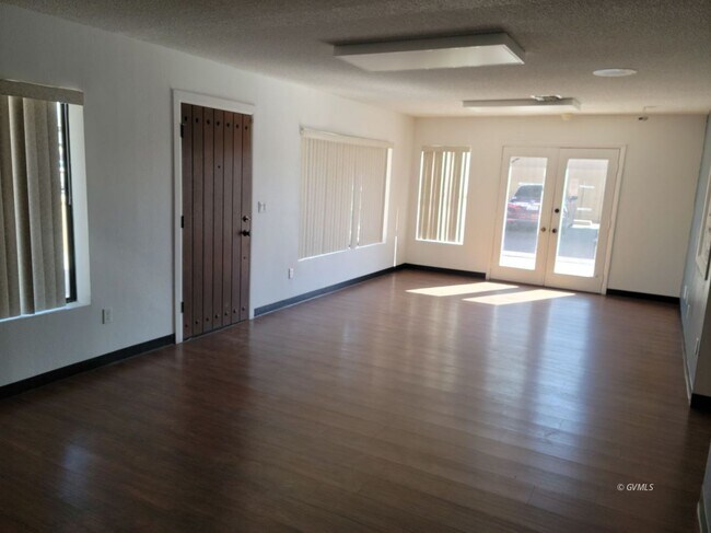 Foto del edificio - 1491 W Thatcher Blvd
