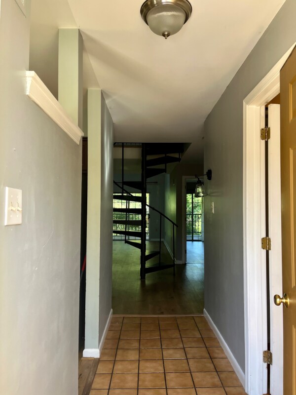 Building Photo - 296 Valley Stream Ln