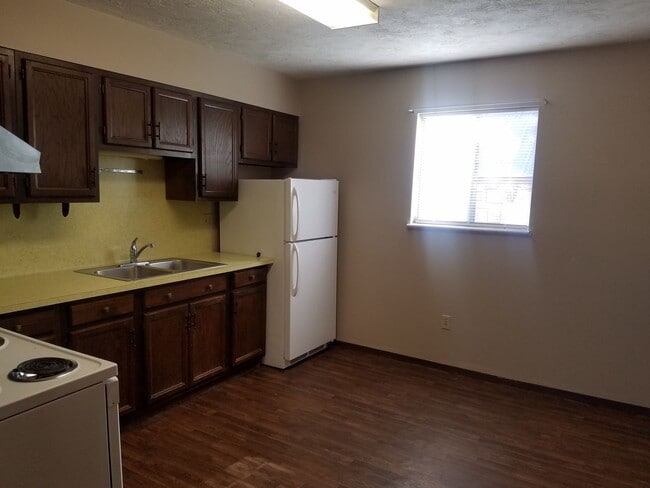 Building Photo - *LEASE TAKEOVER* 1 Bed, 1 Bath condo in Park Place Apartments