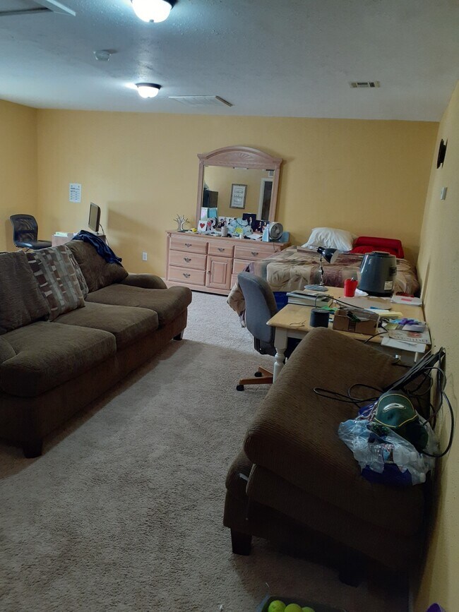 Furnished - 214 Aberdeen St