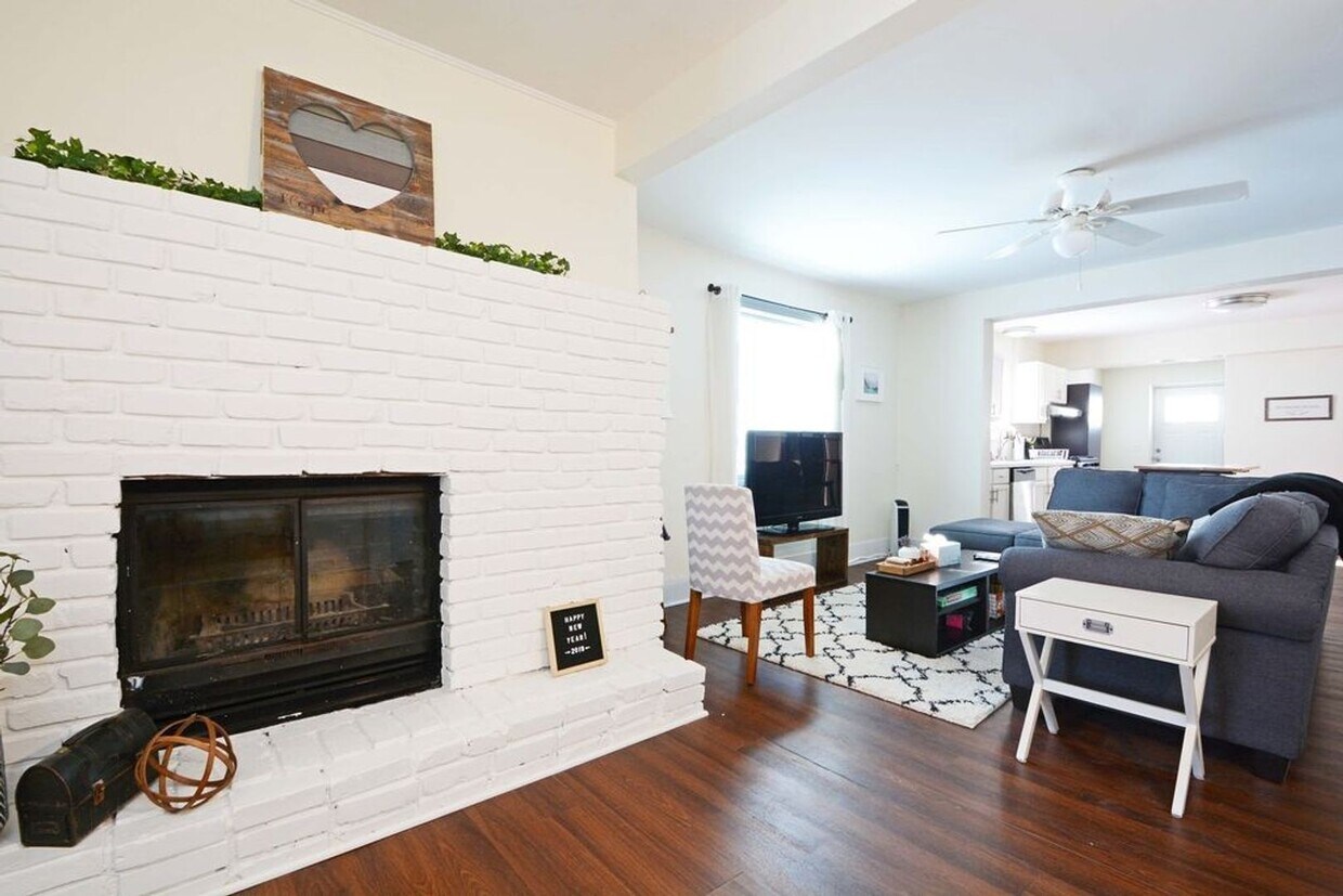 Primary Photo - Completely Remodeled Duplex, Pet-Friendly ...
