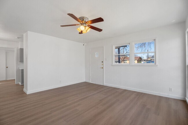 Building Photo - Fairlawn 3 bedroom, 1 bath ready for move-in
