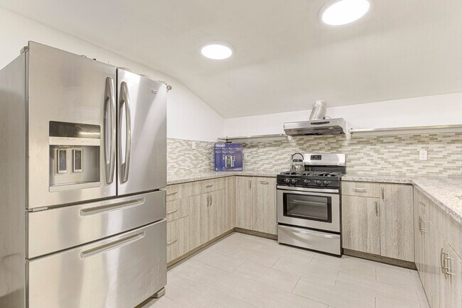 Foto del edificio - 6641 Agnes Ave