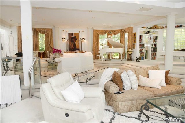 Foto del edificio - 66 Meadow Woods Rd