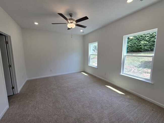 Building Photo - 5140 Pace Pk Cir