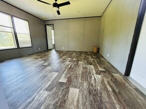 Building Photo - 47 Autumn Ln