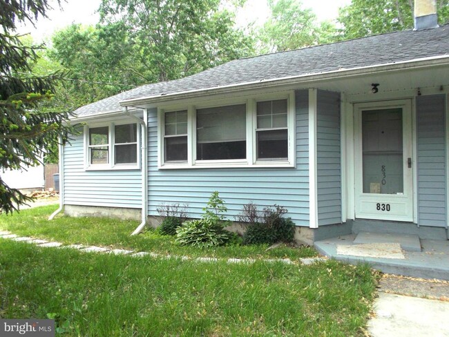 Foto del edificio - 830 Pemberton - Browns Mills Rd